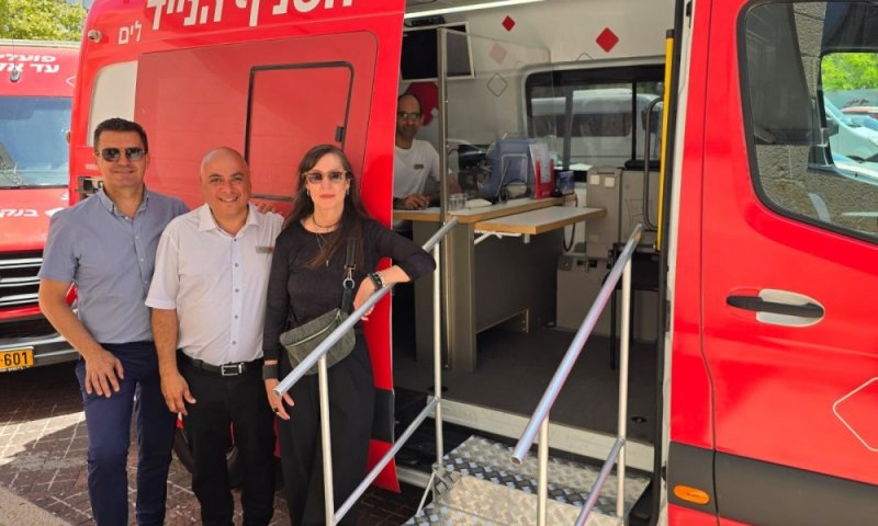 הסניף הנייד של בנק הפועלים מגיע לבירה אל מפוני חולון ממבצע 'עם כלביא'