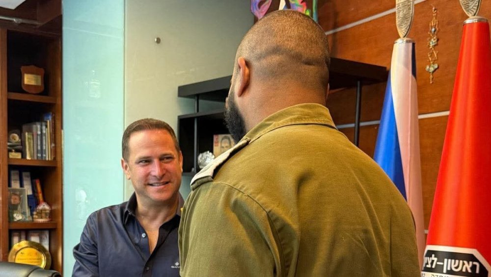 גאווה מקומית: תושב ראשון לציון קיבל אות מצטיין הנשיא לאחר שניצח את מחלת הסרטן ויצא להילחם בחזית