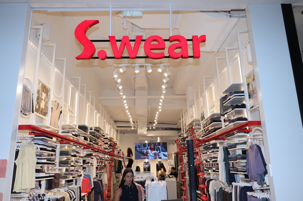 רשת האופנה s.wear משיקה סניף דגל  בקניון עופר רמת אביב המעוצב בקונספט בינלאומי חדש ונפתח בהשקעה הנאמדת ב  700 אלף ₪ 