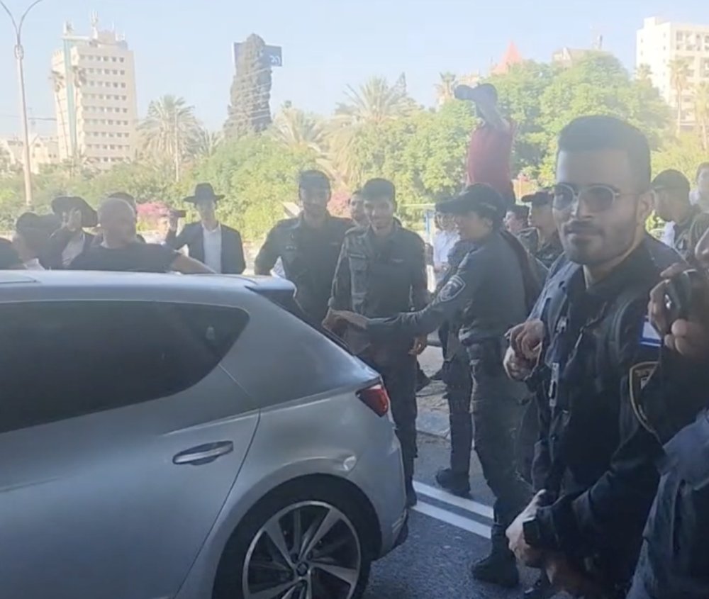 החגיגה החלה: הפגנה בלתי חוקית בכביש 4 סמוך לבני ברק