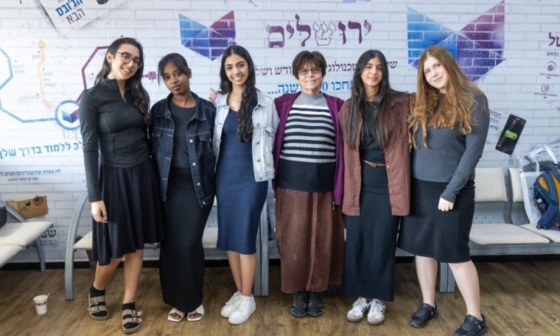 אולפנת עלמה ראשון לציון בצמרת גמר האולימפיזיקה השנתית