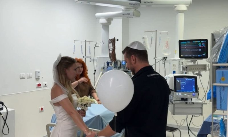 תושבת ראשון נישאה לצד מיטת אביה בבית החולים כדי שיספיק לראות את חתונתה