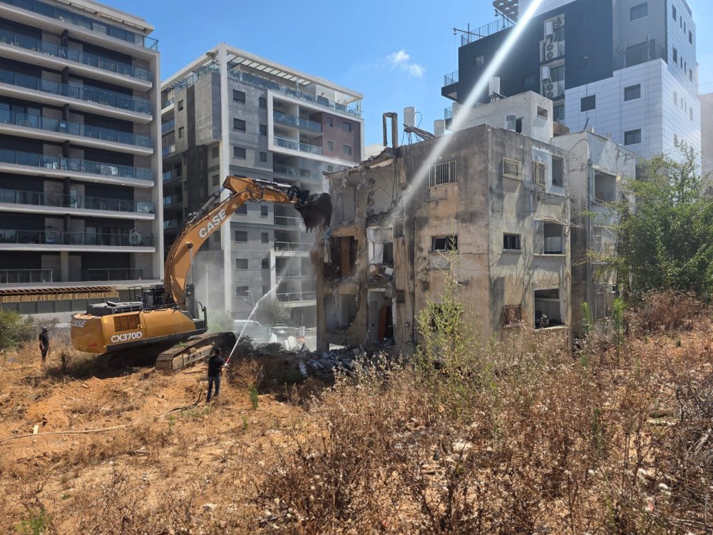 רמת גן ממשיכה בשיקום נזקי המלחמה: החלה הריסת הבניין האחרון שנפגע מפגיעת הטיל האיראני