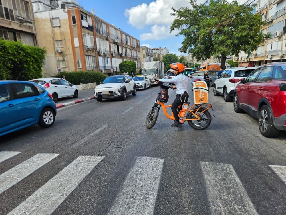 הולכת רגל נפצעה בתאונה במרכז בת ים