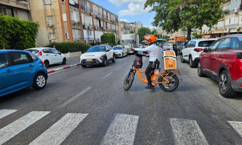 הולכת רגל נפצעה בתאונה במרכז בת ים