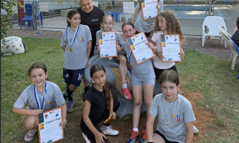 מסיימות עונה עם הרבה יותר מכדורגל: חגיגת סיום השנה של קבוצות הבנות בדג הזהב רמת גן