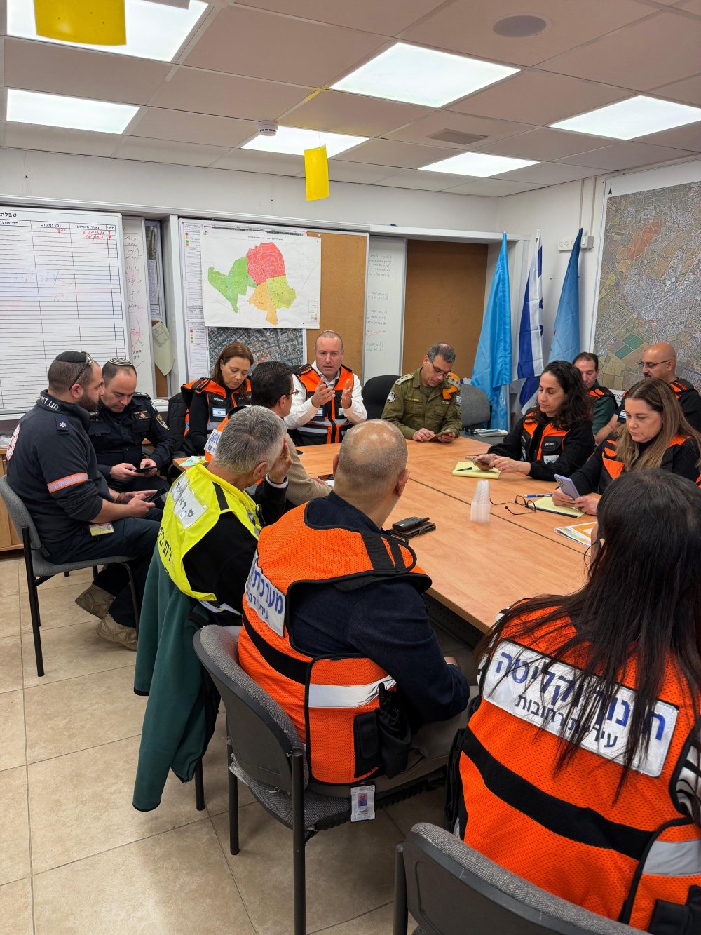 רחובות במוכנות מלאה: מרכז ההפעלה נפתח, המקלטים הציבוריים פתוחים והעיר עוברת למתכונת חירום