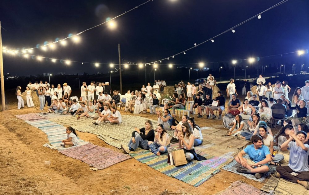חג שבועות של מסורת, אדמה וקהילה: מאות חגגו בכפר הנוער כפר הנוער עיינות