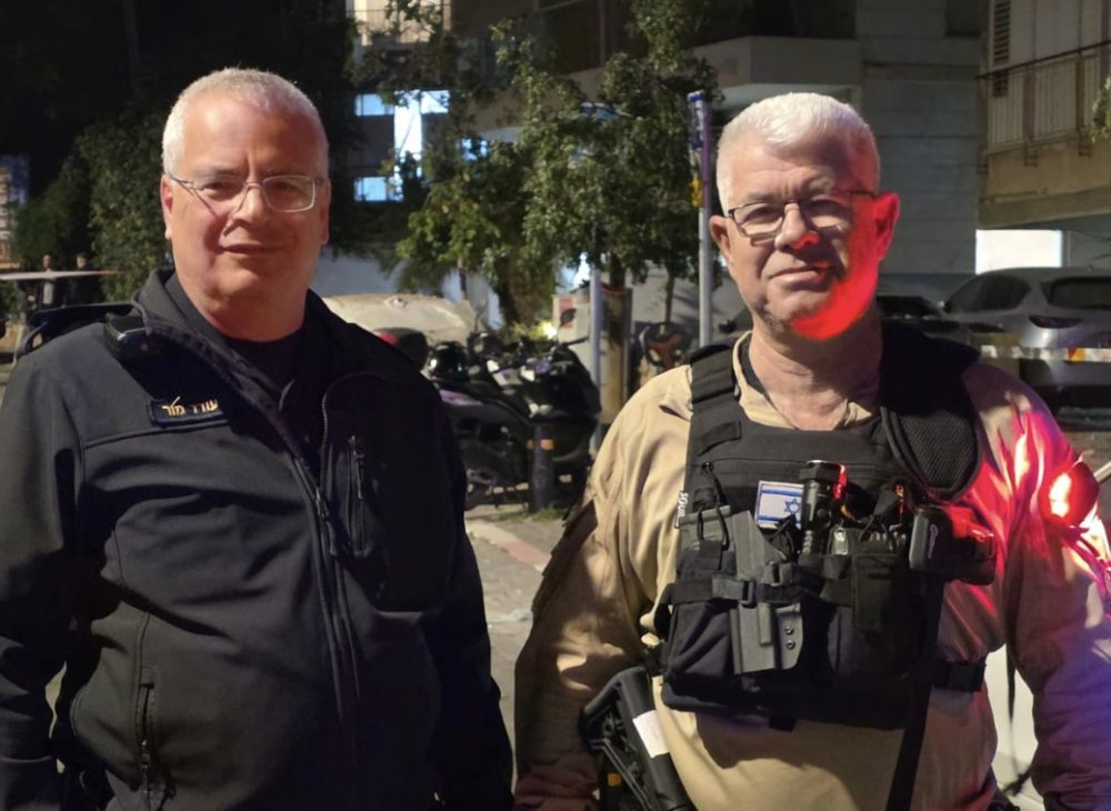 ערנות שהפכה להצלת נפש: מתנדבי המשטרה בגבעתיים עצרו לצד הלום קרב והעניקו לו אוזן קשבת