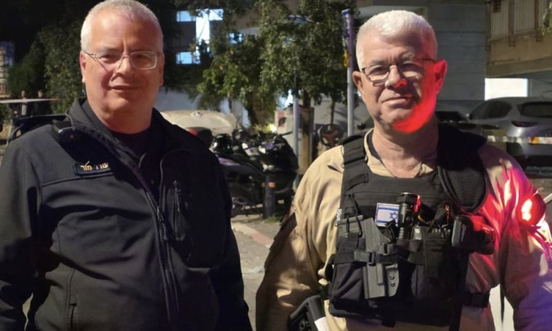 ערנות שהפכה להצלת נפש: מתנדבי המשטרה בגבעתיים עצרו לצד הלום קרב והעניקו לו אוזן קשבת