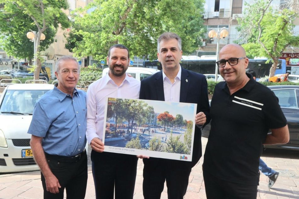 מאיר שפיגלר מנכ״ל חברת החשמל, שי קינן ראש עיריית חולון, אלי כהן שר האנרגיה והתשתיות, יהודה גן- אל יו״ר ארגון העובדים בחברת החשמל. צילום: יוסי וייס- חברת החשמל