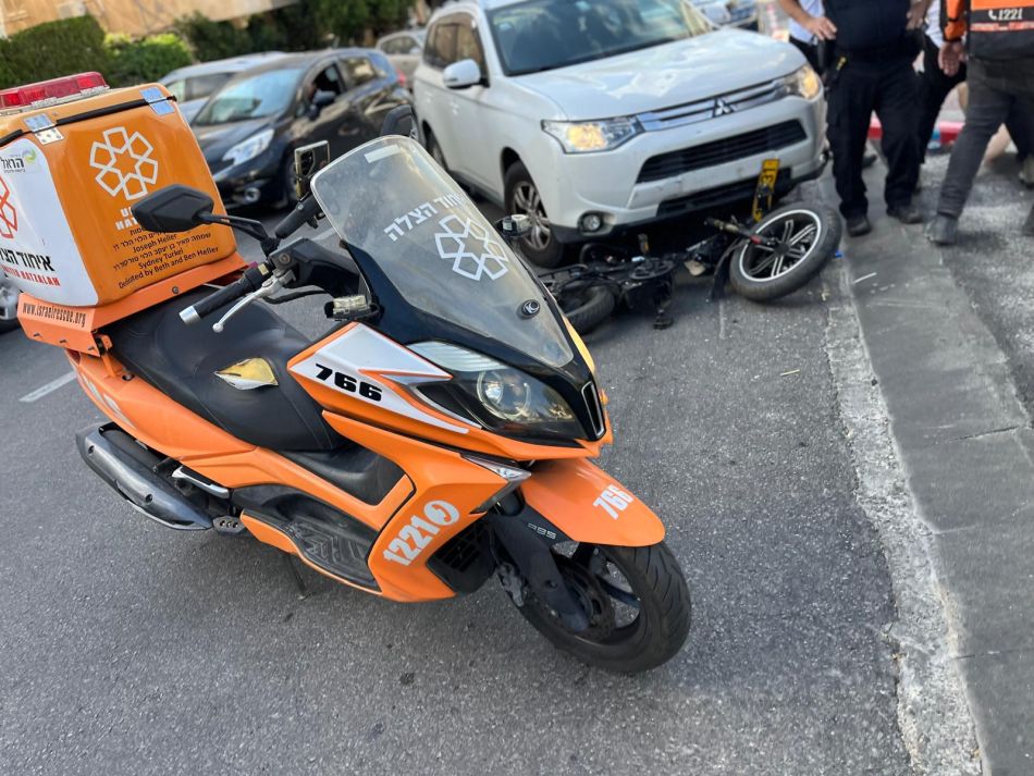 רוכב אופניים חשמליים נפגע בתאונה במרכז ראשון לציון