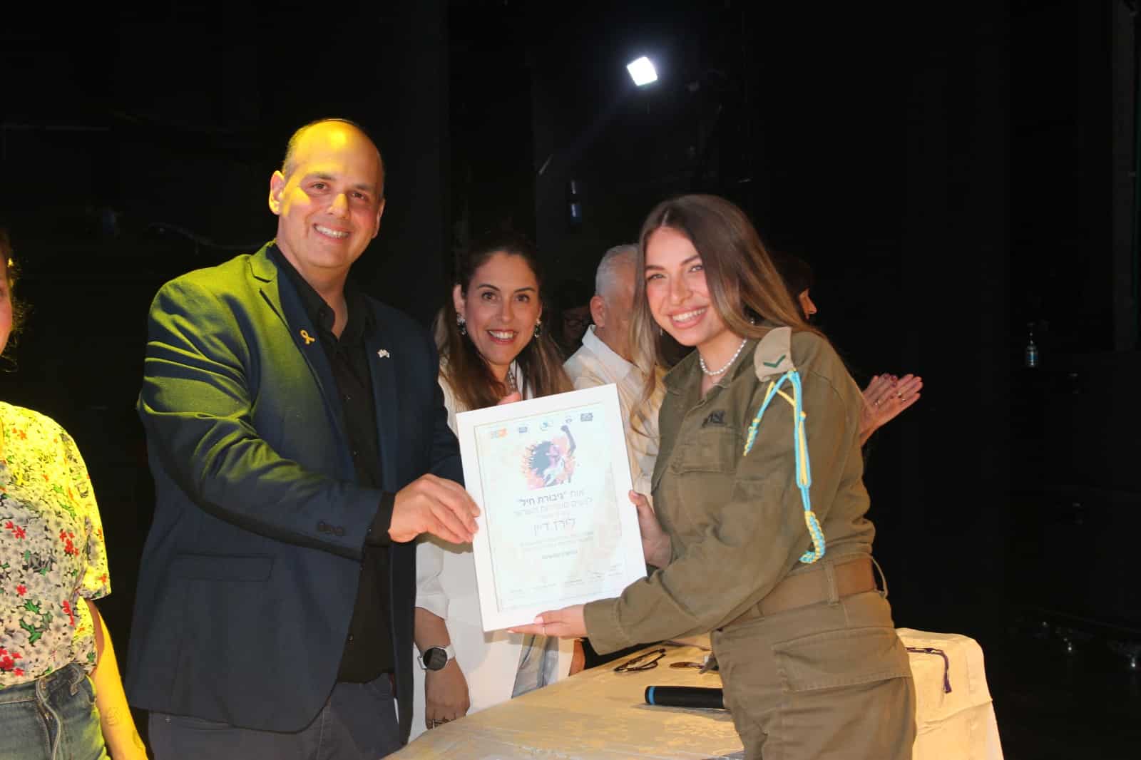 כל הגיבורות של בת ים על במה אחת