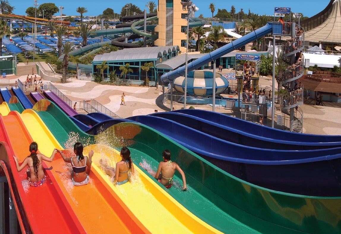 הנה זה בא: עונת הרחצה בימית 2000