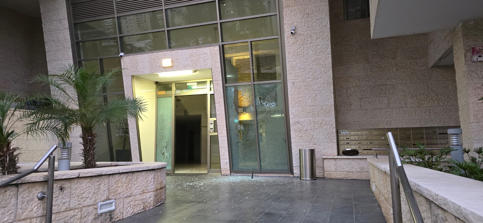הבניין אליו נורו היריות ברחוב ברטונוב - צילום: רועי אסף
