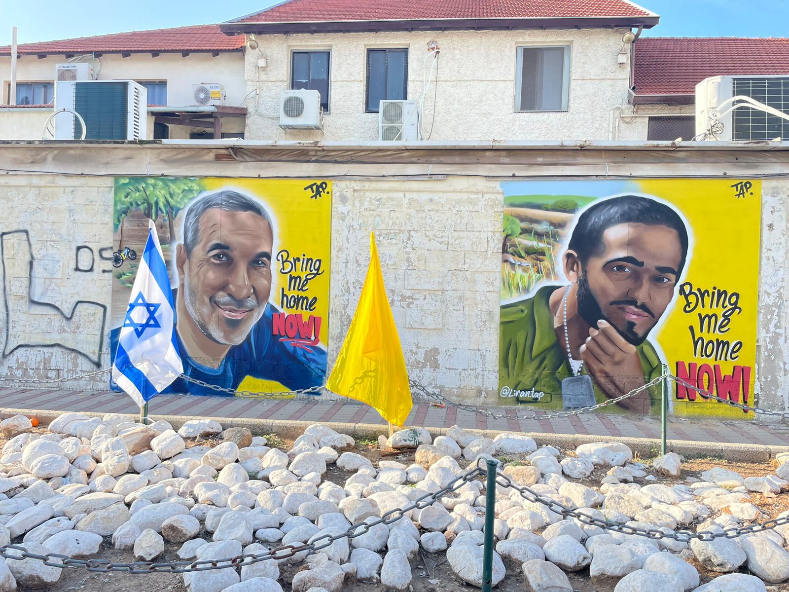 BRING THEM HOME: בלב העיר רחובות ציורי גרפיטי של החטופים נמרוד כהן ורון בנימין