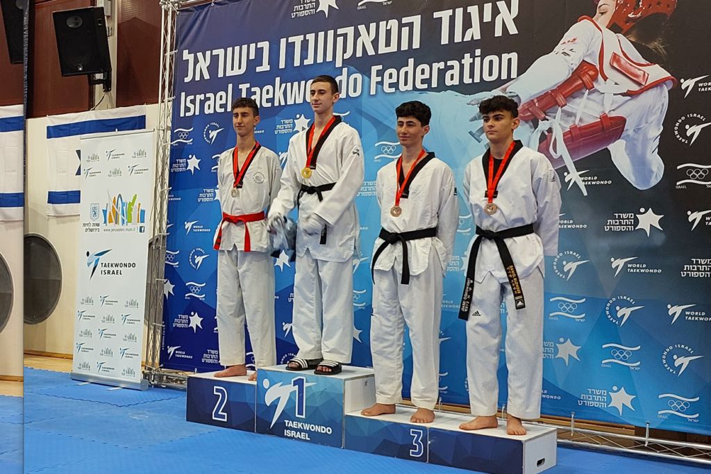 שון פיינבורד בראש הפודיום