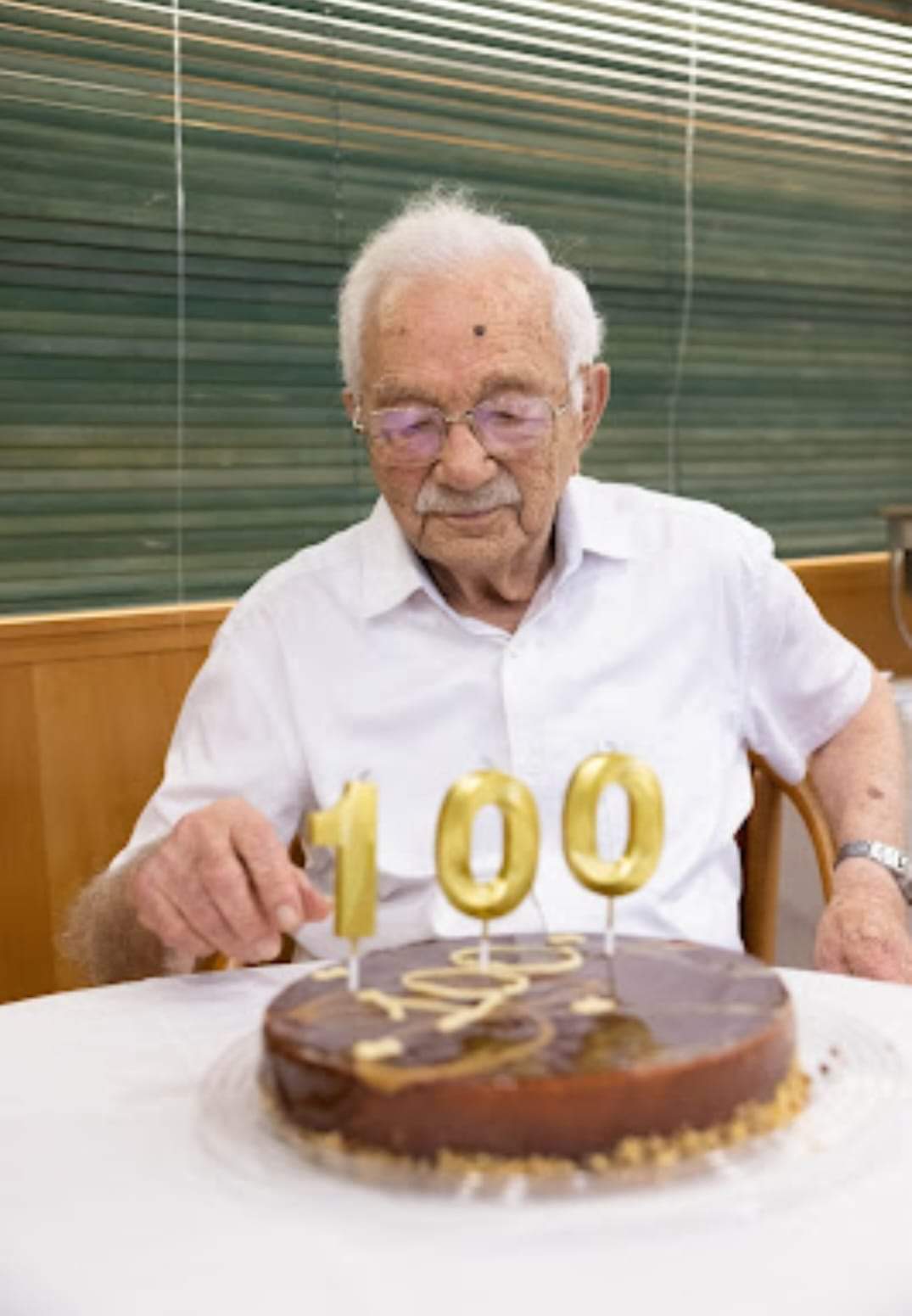 ראש העיר הגיע והפתיע את שורד השואה שחגג -100