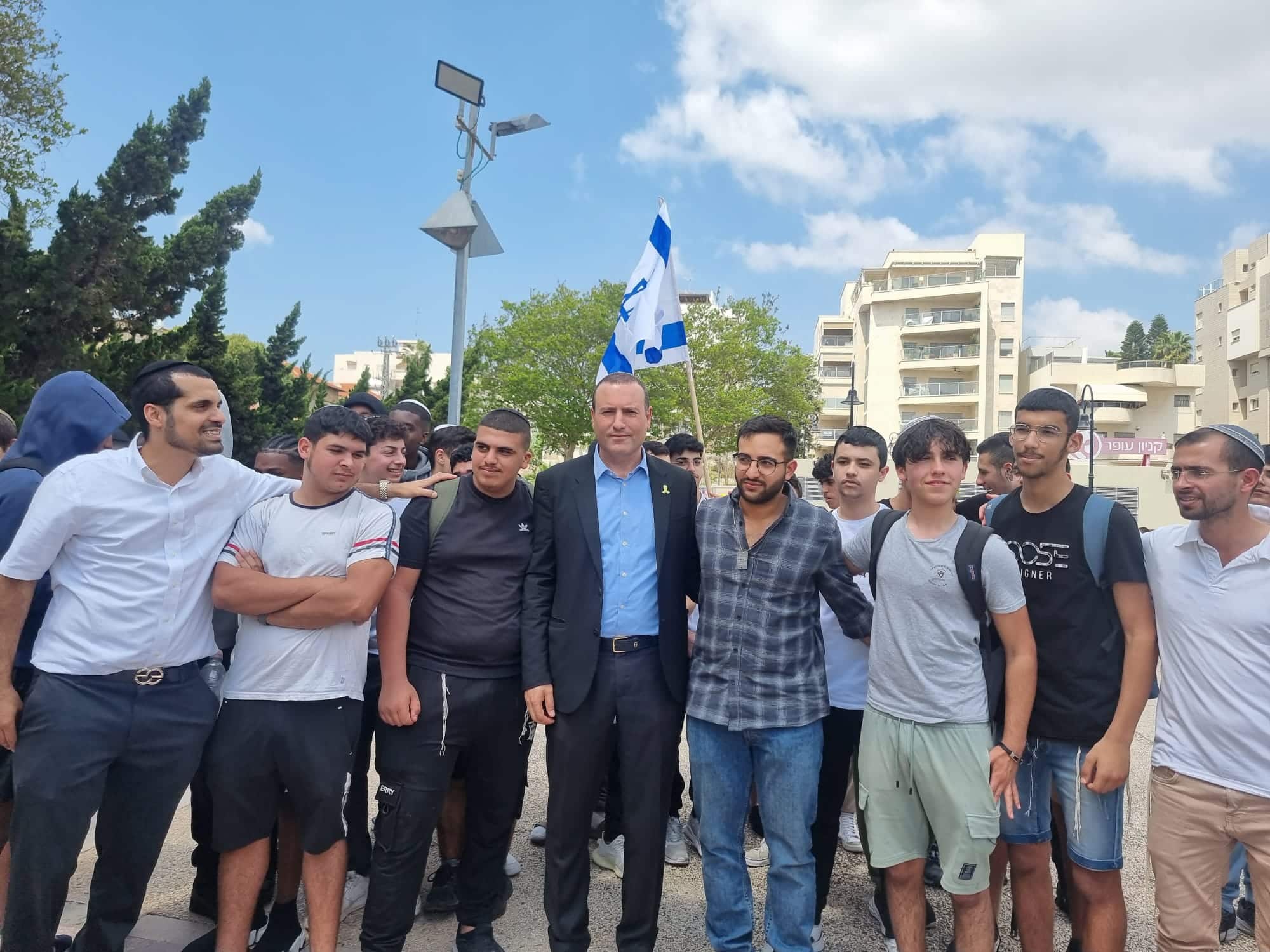 מחכים להם בבית: עיריית רחובות ומטה החטופים בעיר מציינים היום חצי שנה לפרוץ מלחמת חרבות ברזל