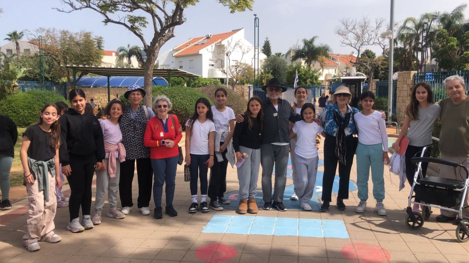 תלמידי ראשון לציון אירחו את הדיירים הוותיקים מבת ים