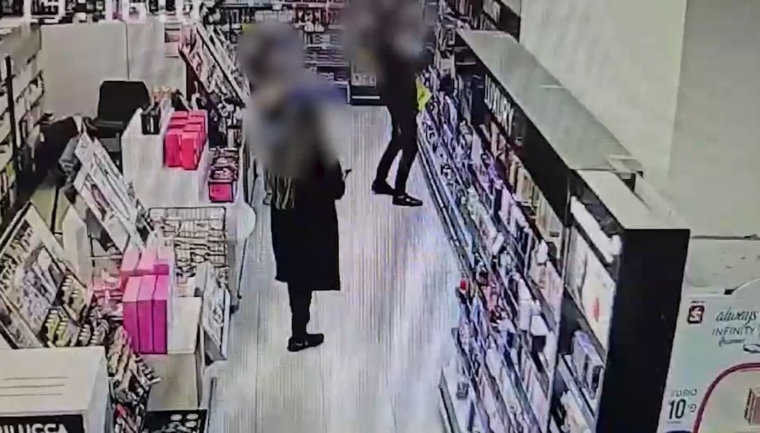 תושב ראשון לציון גנב וריסס גז פלפל בפניה של מוכרת