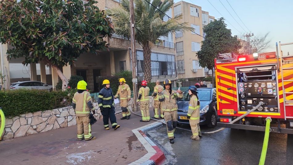חולון: שריפה בבניין מגורים בשכונת גרין
