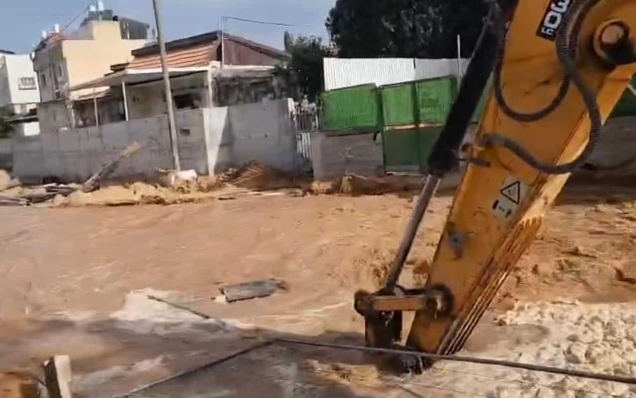 פיצוץ קו מים במרכז חולון