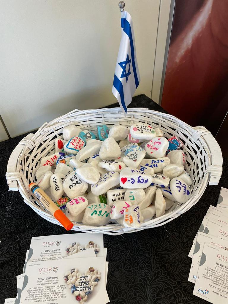 אבנים עם לב- צילום: יח"צ