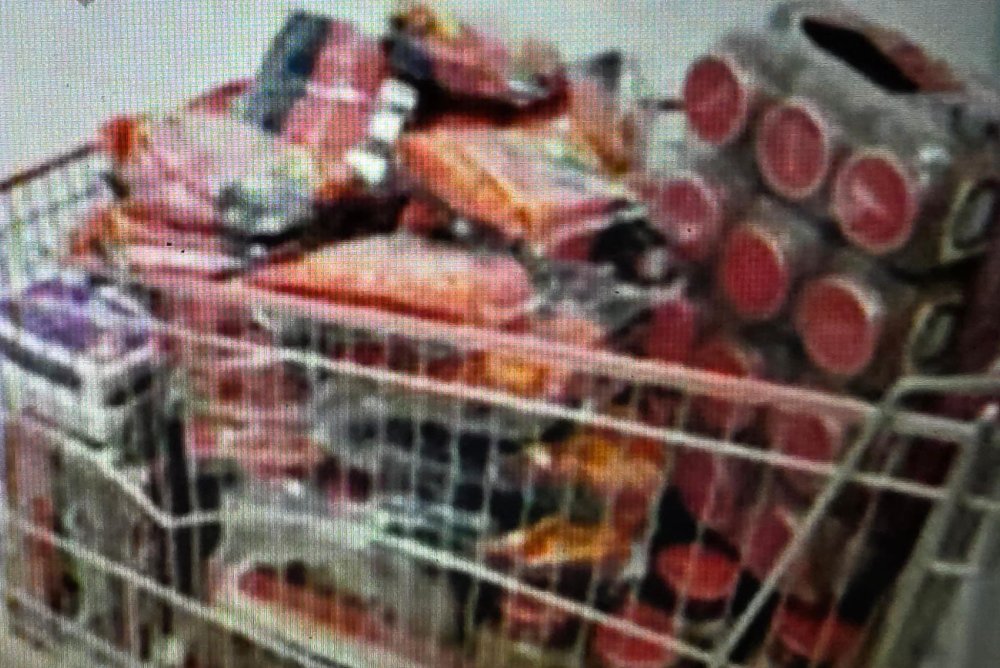 תיעוד: גנב סדרתי עם עגלות עמוסות &ndash; כתב אישום נגד תושב תל אביב שגנב סחורה בכ־95 אלף ש״ח מסופרמרקטים במרכז