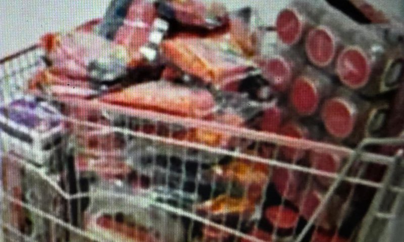 תיעוד: גנב סדרתי עם עגלות עמוסות &ndash; כתב אישום נגד תושב תל אביב שגנב סחורה בכ־95 אלף ש״ח מסופרמרקטים במרכז