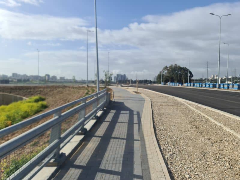 חולון: הרכבת מתקרבת...
