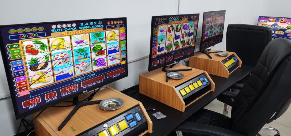 4 חשודים נעצרו בבת ים בחשד להפעלת קזינו מאולתר