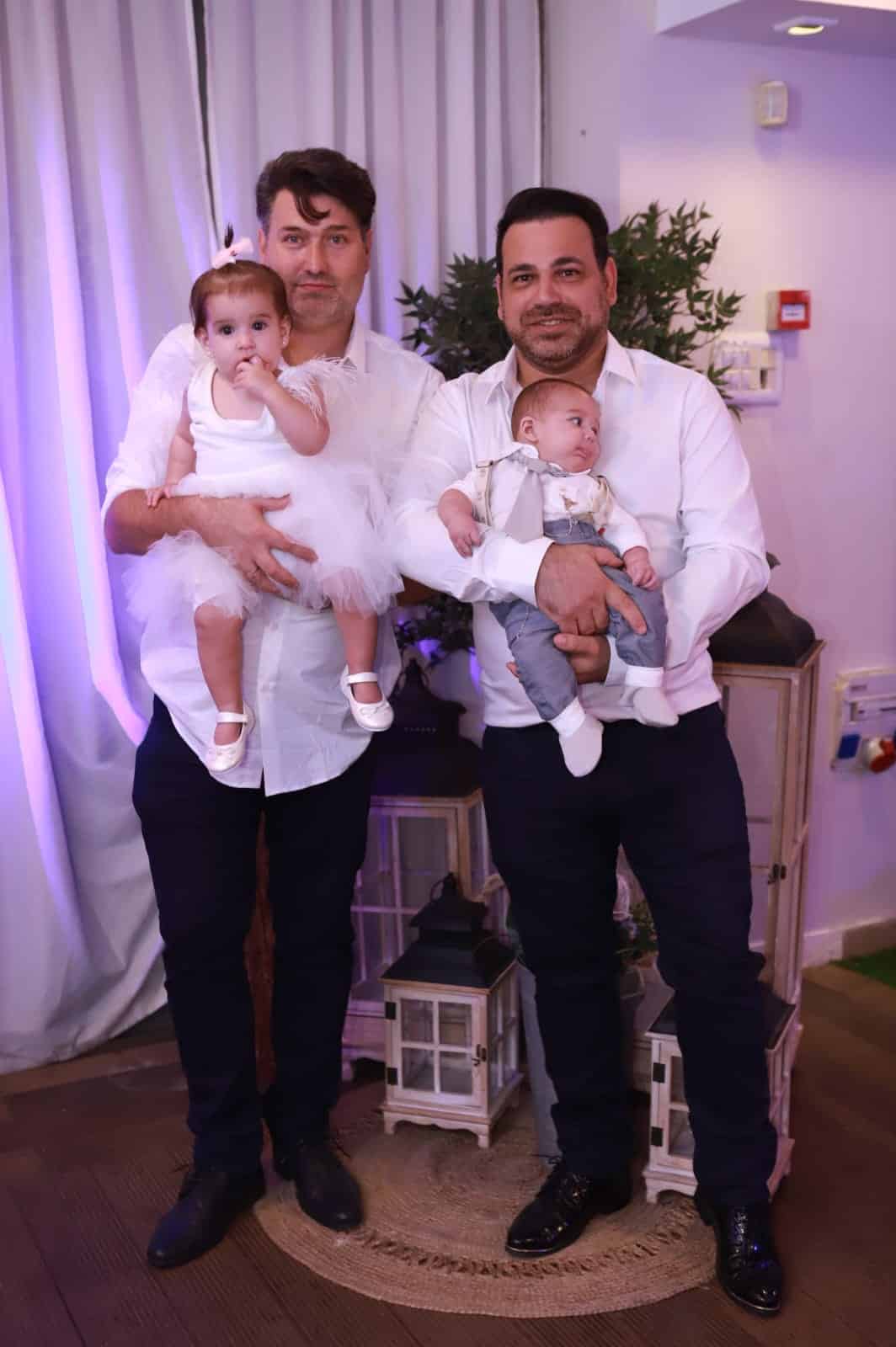 אריק וקובי זיו יחד עם ילדיהם 