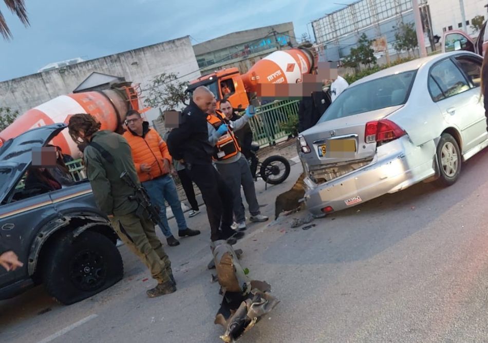 רסיס רקטה שנפל במערב ראשון לציון- צילום: דוברות איחוד הצלה