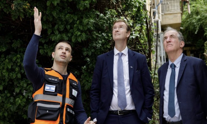 נציגי האיחוד האירופי בזירת הפגיעה ברמת גן: &ldquo;ירי חסר הבחנה על אזרחים בלתי מתקבל על הדעת&rdquo;