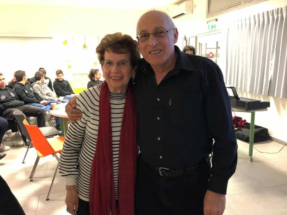 בת שבע דגן עם ראש עיריית חולון מוטי ששון