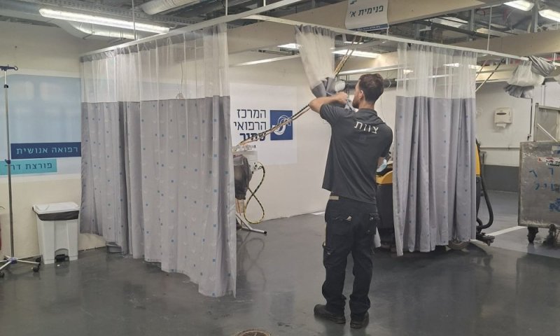 בהתאם להנחיות גורמי הביטחון ומשרד הבריאות, המרכז הרפואי שמיר (אסף הרופא) נערך לעבודה במתכונת חירום.