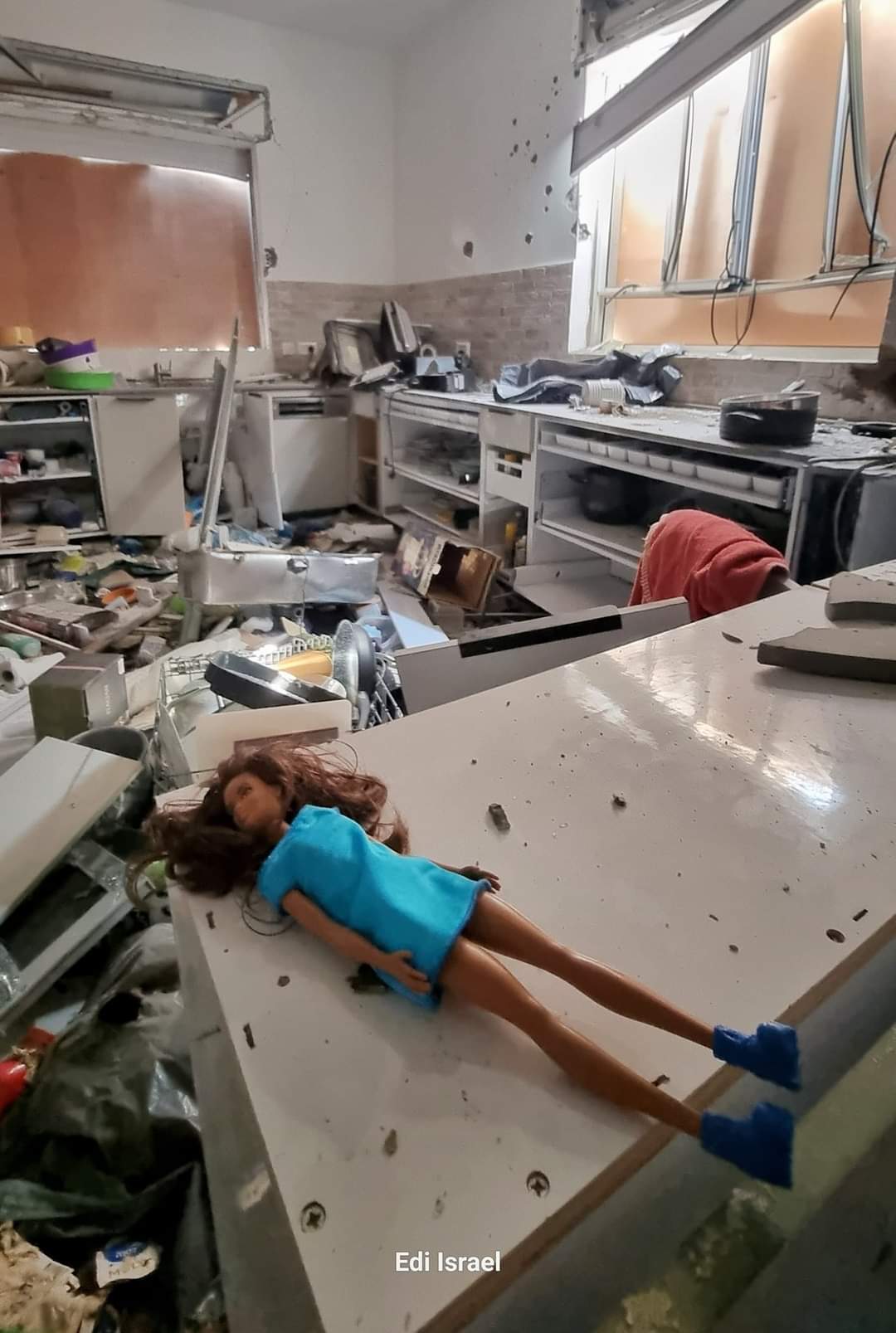 "בכיתי, התפרקתי, הריחות של הגופות לא  עזבו אותי, התקלחתי 3 פעמים ביום"