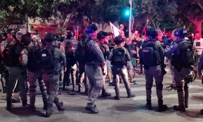 שוטרים במהלך האירועים האלימים בטיילת ב-05.2021. צילום: ארכיון: דוברות משטרת ישראל