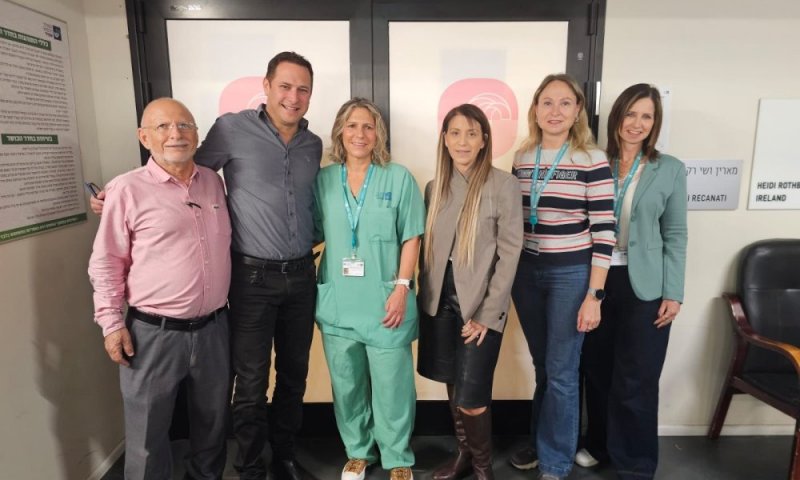 ראש עיריית ראשון לציון, רז קינסטליך ביקר לפני זמן קצר בבית החולים התת קרקעי ״שמיר״, יחד עם מנהלת בית החולים - פרופ׳ אסנת לבציון קורח