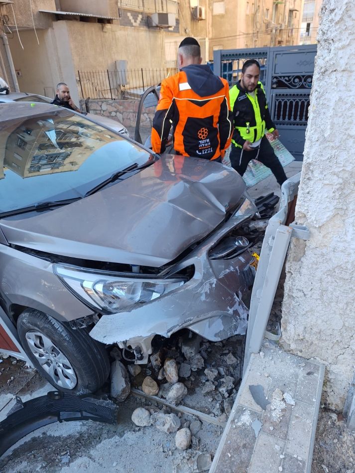גבר איבד הכרה במהלך נסיעה בבת ים