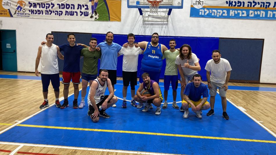 המאמן הופיע בהפתעה לאימון בחולון אחרי 3 חודשים במילואים