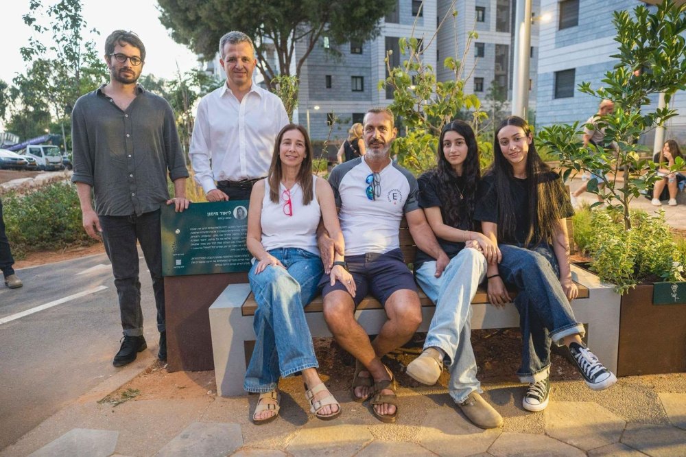רמת גן מתייחדת עם זכר נרצחי 7 באוקטובר וחללי המלחמה: טקס מרכזי בהשתתפות זהבה בן, יובל רפאל וישי ריבו