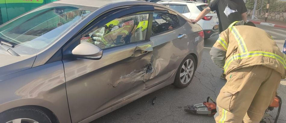 ראשוני: תאונה עם לכודים במרכז ראשון לציון