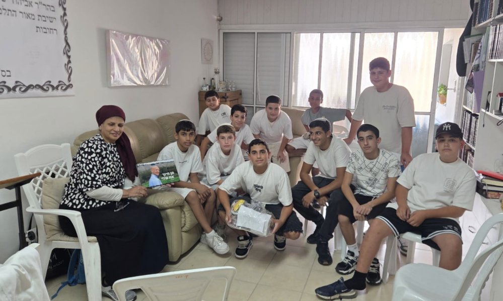3 שנים למלחמה: תלמידי ישיבת אמית עמיחי ביקרו משפחות חללי המלחמה