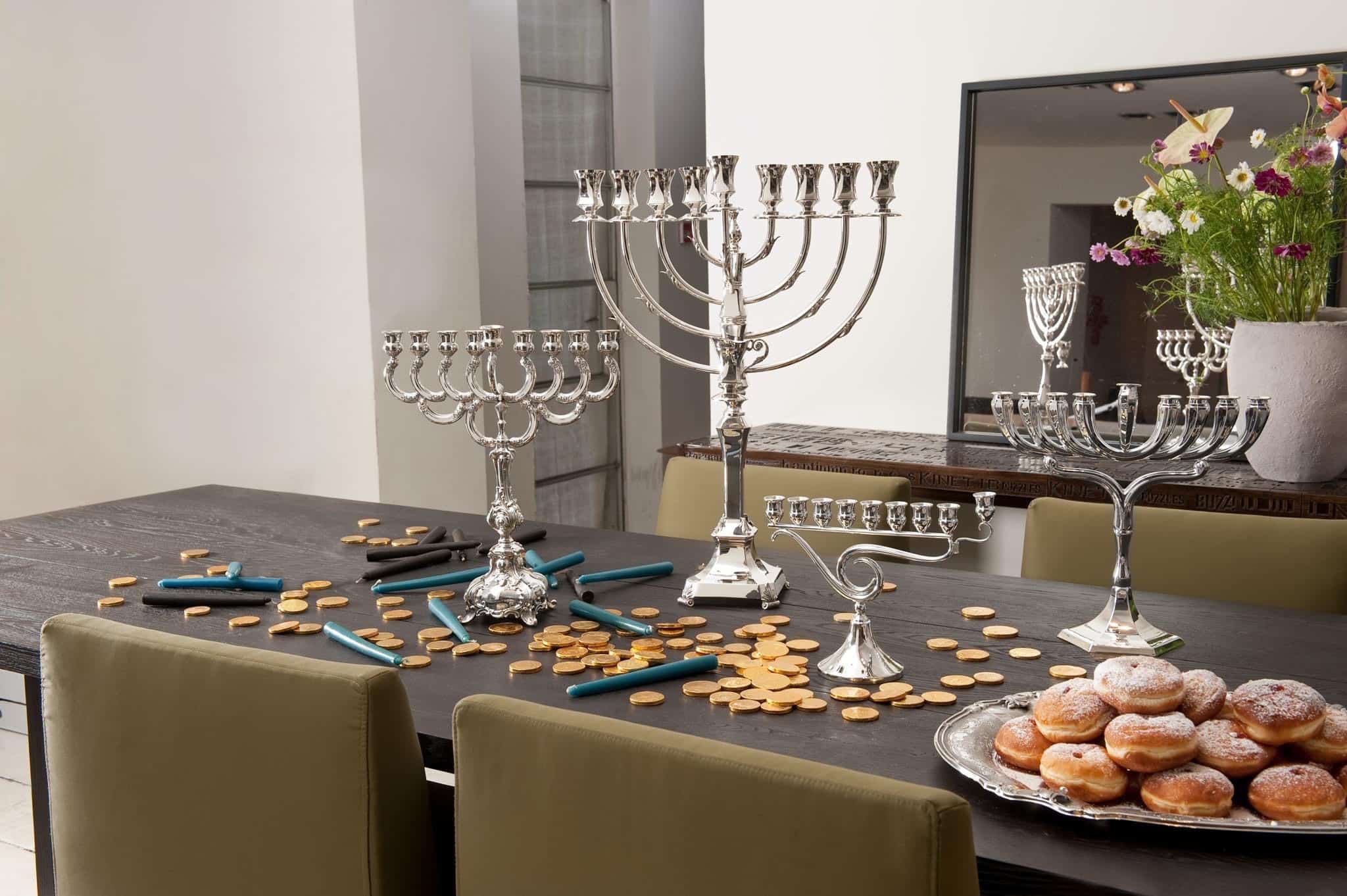 3מבחר חנוכיות מכסף סטרלינג 925 של HAZORFIM החל מ-1400 שח צילום צחי קיבנשטיין