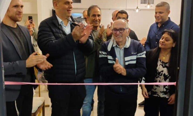 ראש עיריית בת ים צביקה ברוט, חונך את הדירה החדשה. צילום: "ש.ק.ל ישראל"
