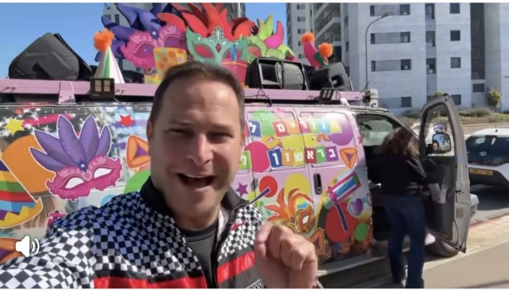 ראש העיר יצא עם רכבי השמחה לעשות שמח לתושבים