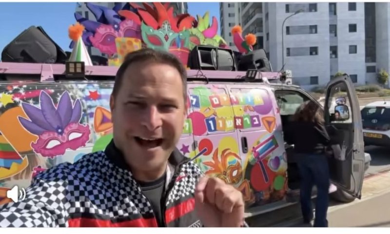 ראש העיר יצא עם רכבי השמחה לעשות שמח לתושבים