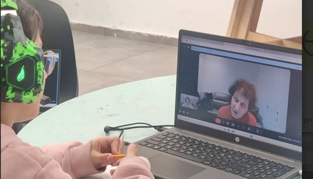 מגשרים על המרחק בקליק אחד  Click & CONNECT מיזם